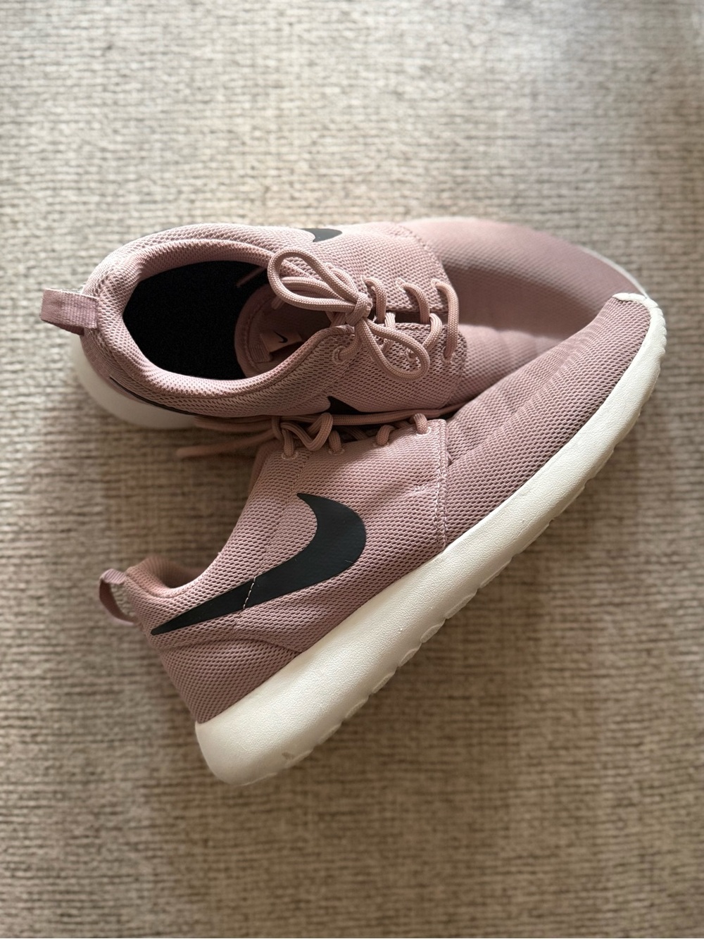 Nike Roshe Run Women's Pink Athletic Sneakers - Size 9